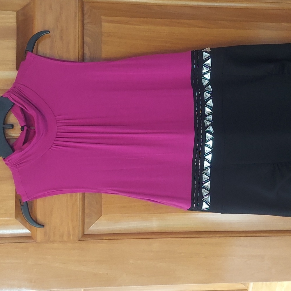 * Sleeveless Magenta and Black Soft Dress with Beautiful Beading, Size Medium